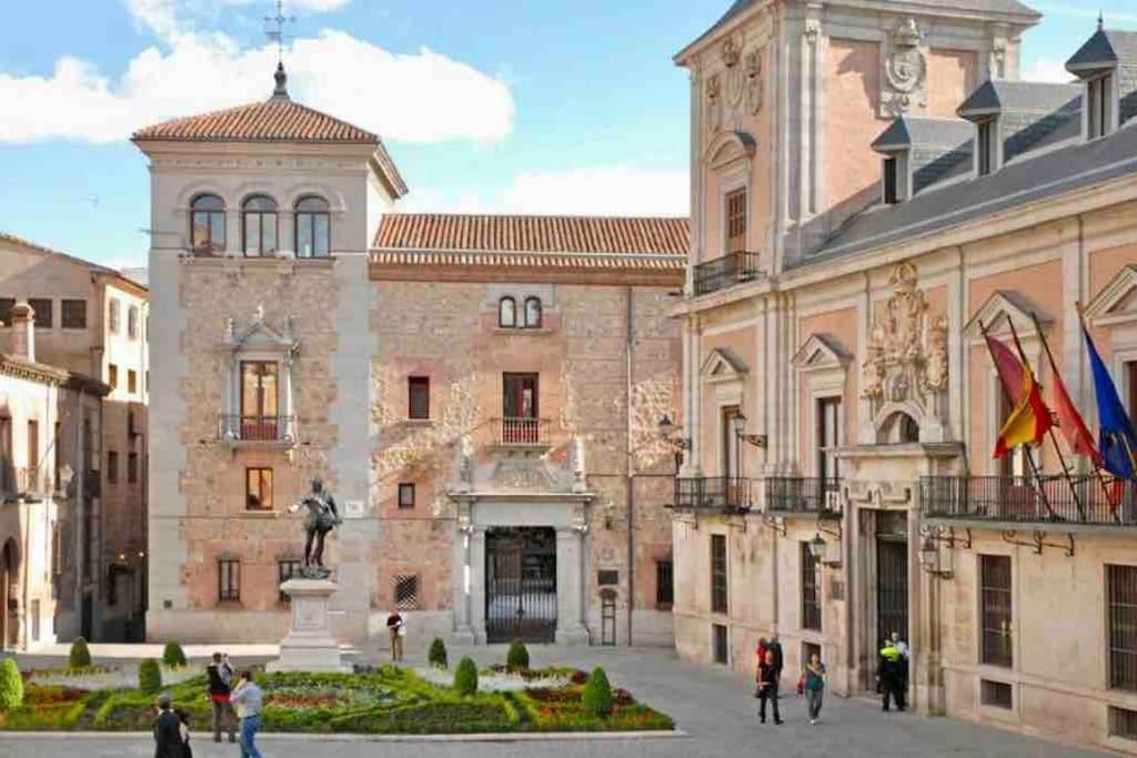 El Apartamento En Opera Palacio Real Madrid Exteriör bild