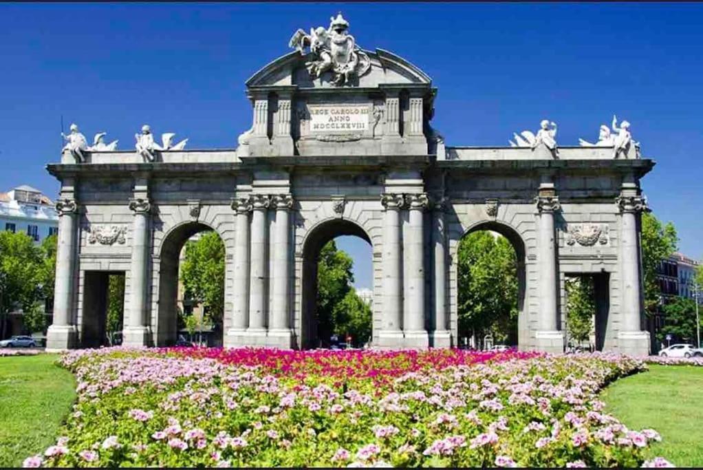 El Apartamento En Opera Palacio Real Madrid Exteriör bild